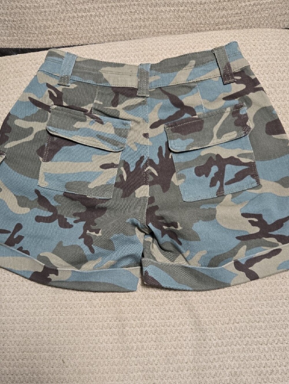 NWT Flamingals Camo Shorts Size Small Womens - Picture 2 of 6